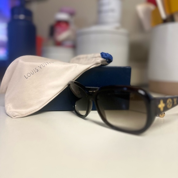 Louis Vuitton Sunglasses - Picture 1 of 5